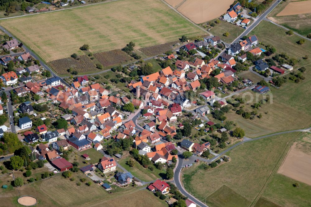 Aerial photograph Marienbrunn - Agricultural land and field boundaries surround the settlement area of the village in Marienbrunn in the state Bavaria, Germany