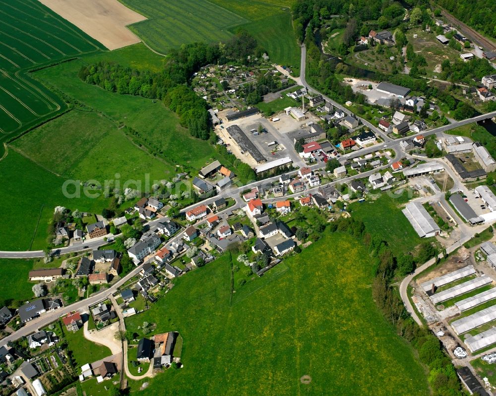 Aerial image Markersdorf - Agricultural land and field boundaries surround the settlement area of the village in Markersdorf in the state Saxony, Germany