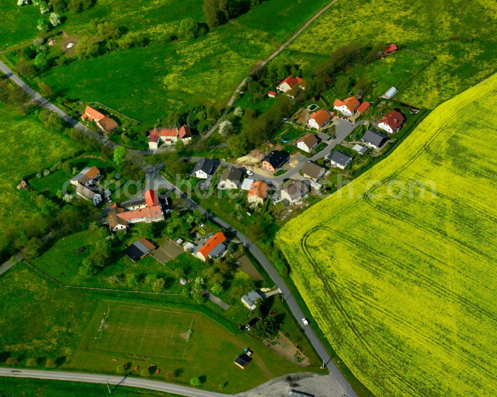 Aerial image Markersdorf - Agricultural land and field boundaries surround the settlement area of the village in Markersdorf in the state Thuringia, Germany