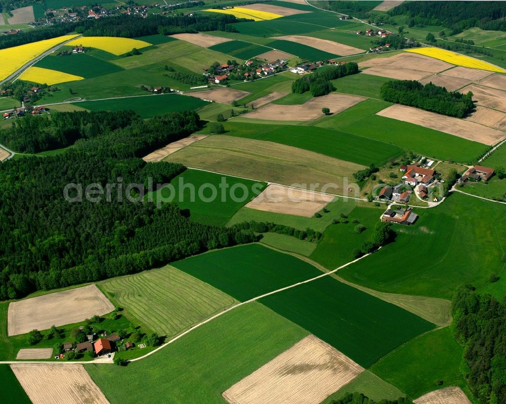 Aerial photograph Matzing - Agricultural land and field boundaries surround the settlement area of the village in Matzing in the state Bavaria, Germany