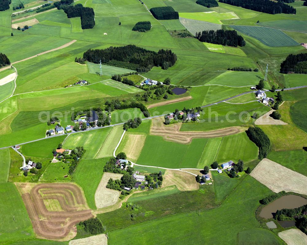 Maxreuth from the bird's eye view: Agricultural land and field boundaries surround the settlement area of the village in Maxreuth in the state Bavaria, Germany