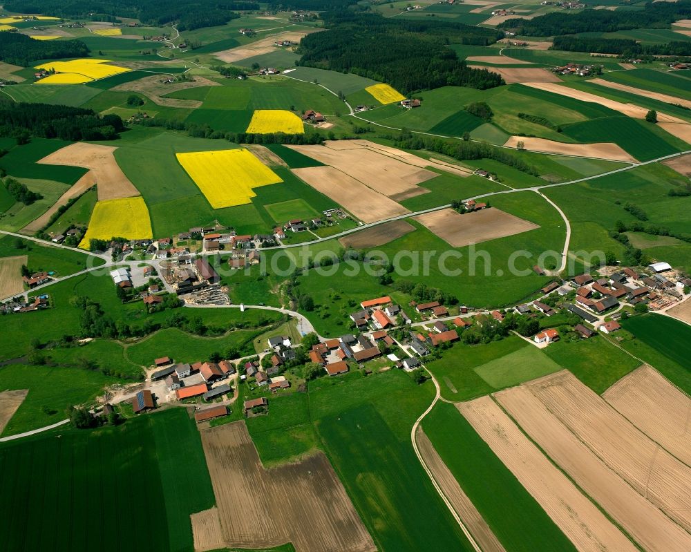 Mödlsbach from the bird's eye view: Agricultural land and field boundaries surround the settlement area of the village in Mödlsbach in the state Bavaria, Germany