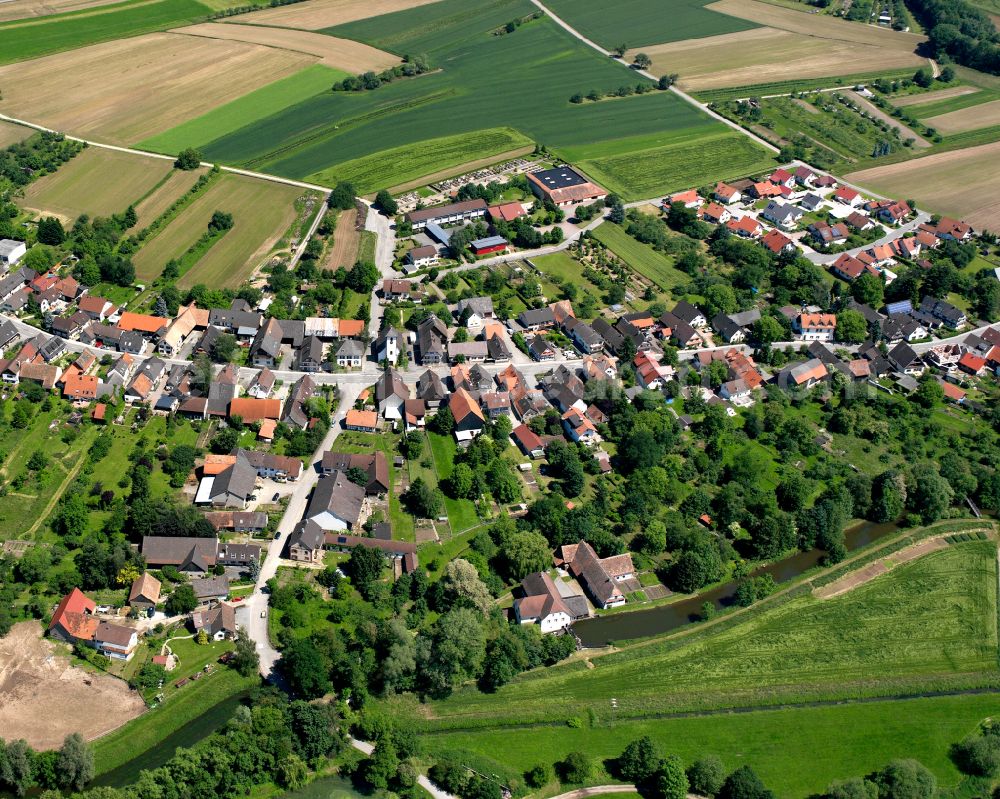 Aerial image Memprechtshofen - Agricultural land and field boundaries surround the settlement area of the village in Memprechtshofen in the state Baden-Wuerttemberg, Germany