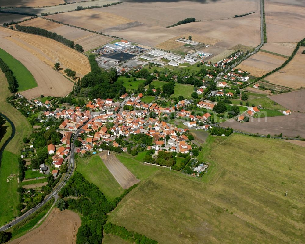 Aerial photograph Merxleben - Agricultural land and field boundaries surround the settlement area of the village in Merxleben in the state Thuringia, Germany