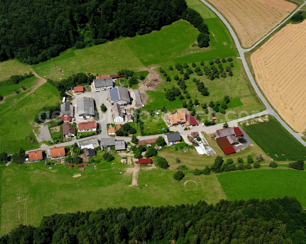 Aerial photograph Mettenbuch - Agricultural land and field boundaries surround the settlement area of the village in Mettenbuch in the state Baden-Wuerttemberg, Germany