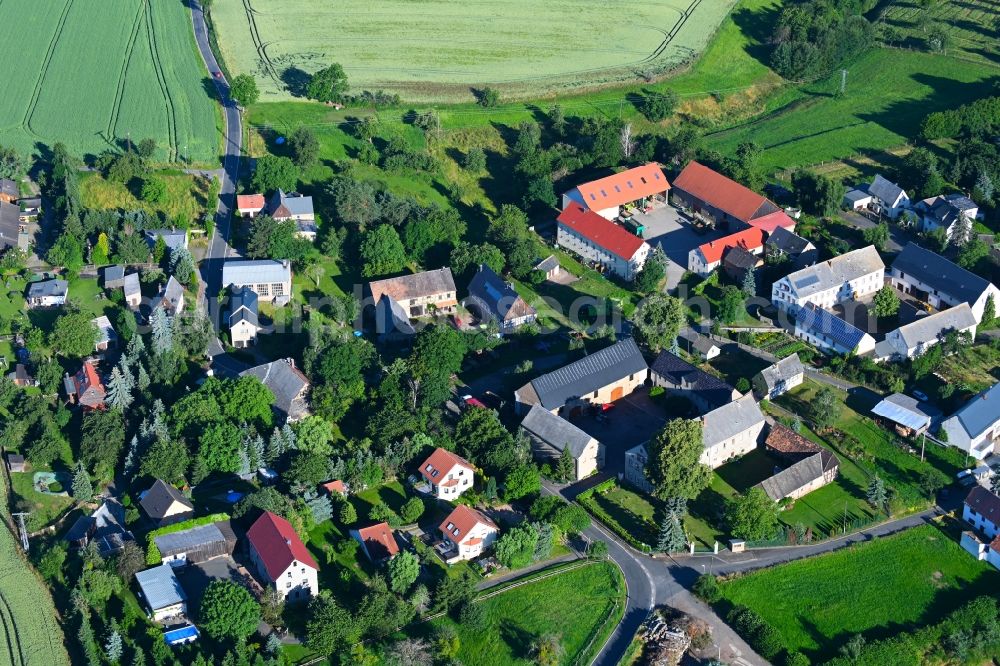 Aerial photograph Meuselwitz - Agricultural land and field boundaries surround the settlement area of the village in Meuselwitz in the state Saxony, Germany