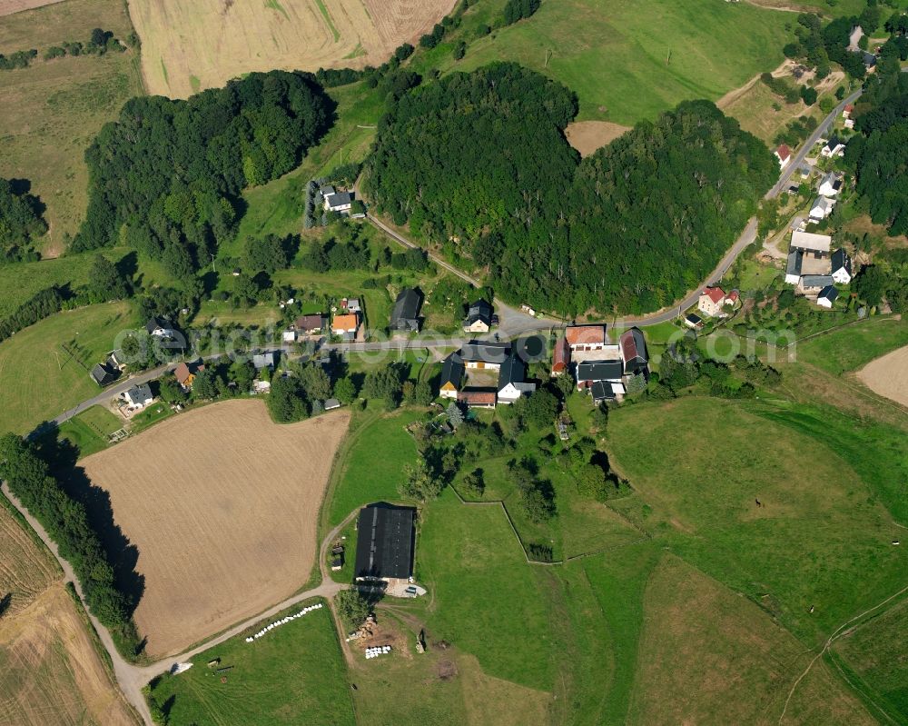 Aerial photograph Mühlbach - Agricultural land and field boundaries surround the settlement area of the village in Mühlbach in the state Saxony, Germany