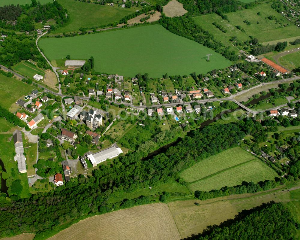 Mildenfurth from the bird's eye view: Agricultural land and field boundaries surround the settlement area of the village in Mildenfurth in the state Thuringia, Germany