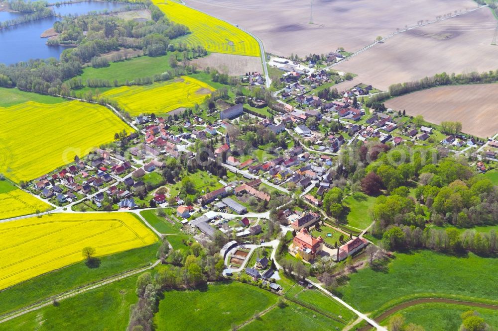 Aerial photograph Milkel - Agricultural land and field boundaries surround the settlement area of the village in Milkel in the state Saxony, Germany