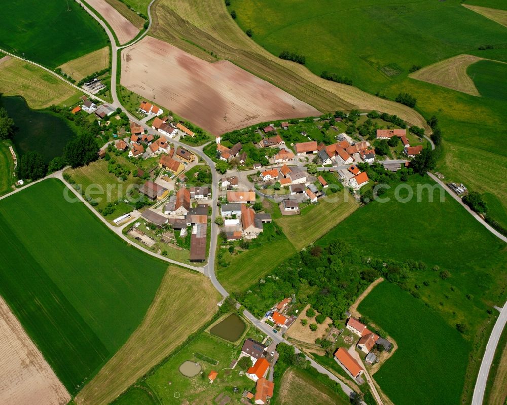 Aerial image Mittelramstadt - Agricultural land and field boundaries surround the settlement area of the village in Mittelramstadt in the state Bavaria, Germany