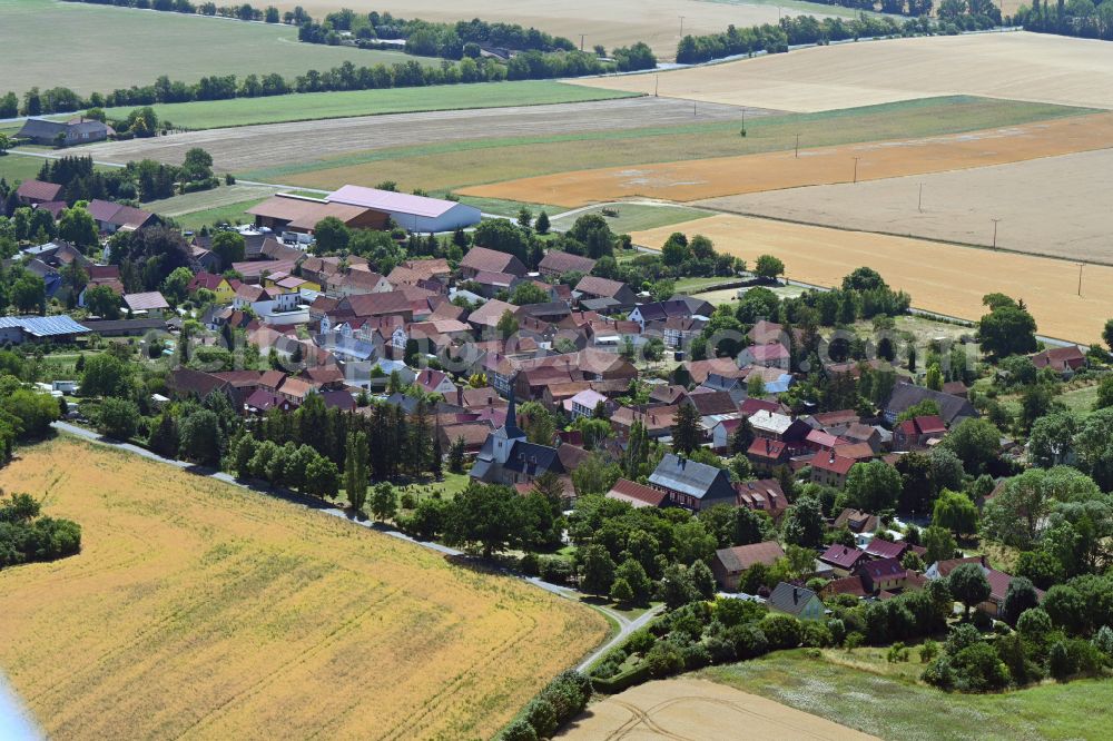 Aerial image Mittelsömmern - Agricultural land and field boundaries surround the settlement area of the village in Mittelsoemmern in the state Thuringia, Germany