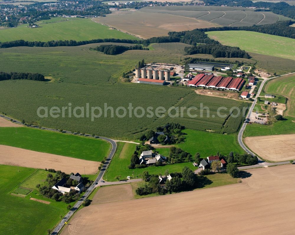 Aerial photograph Mobendorf - Agricultural land and field boundaries surround the settlement area of the village in Mobendorf in the state Saxony, Germany