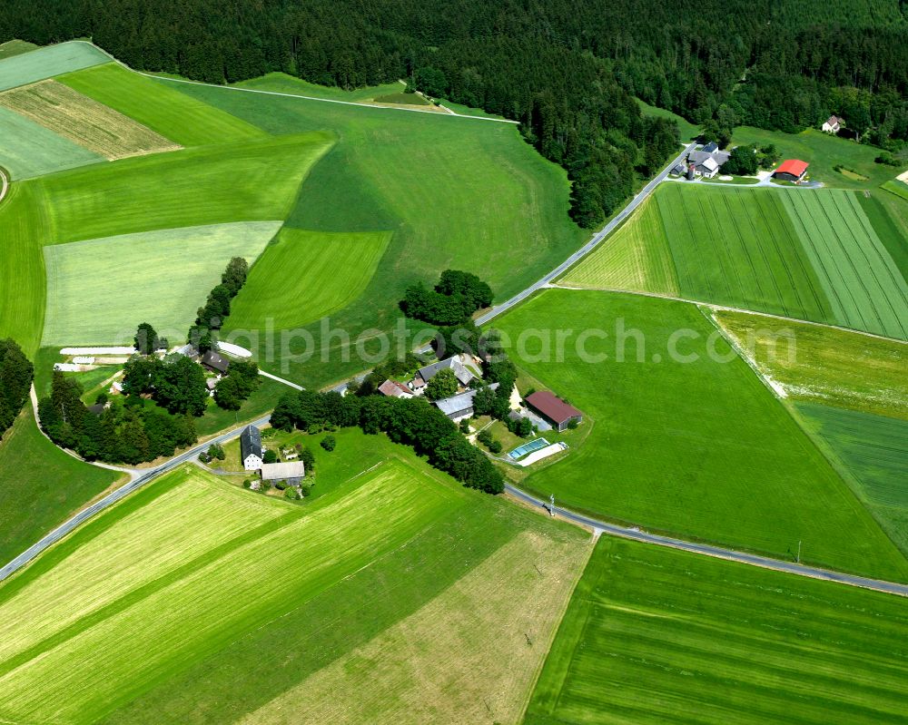 Aerial photograph Modlitz - Agricultural land and field boundaries surround the settlement area of the village in Modlitz in the state Bavaria, Germany