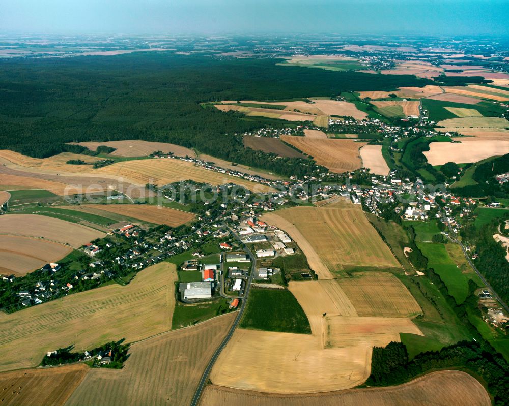 Aerial photograph Mohlsdorf - Agricultural land and field boundaries surround the settlement area of the village in Mohlsdorf in the state Thuringia, Germany