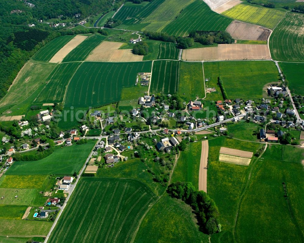 Aerial photograph Mohsdorf - Agricultural land and field boundaries surround the settlement area of the village in Mohsdorf in the state Saxony, Germany