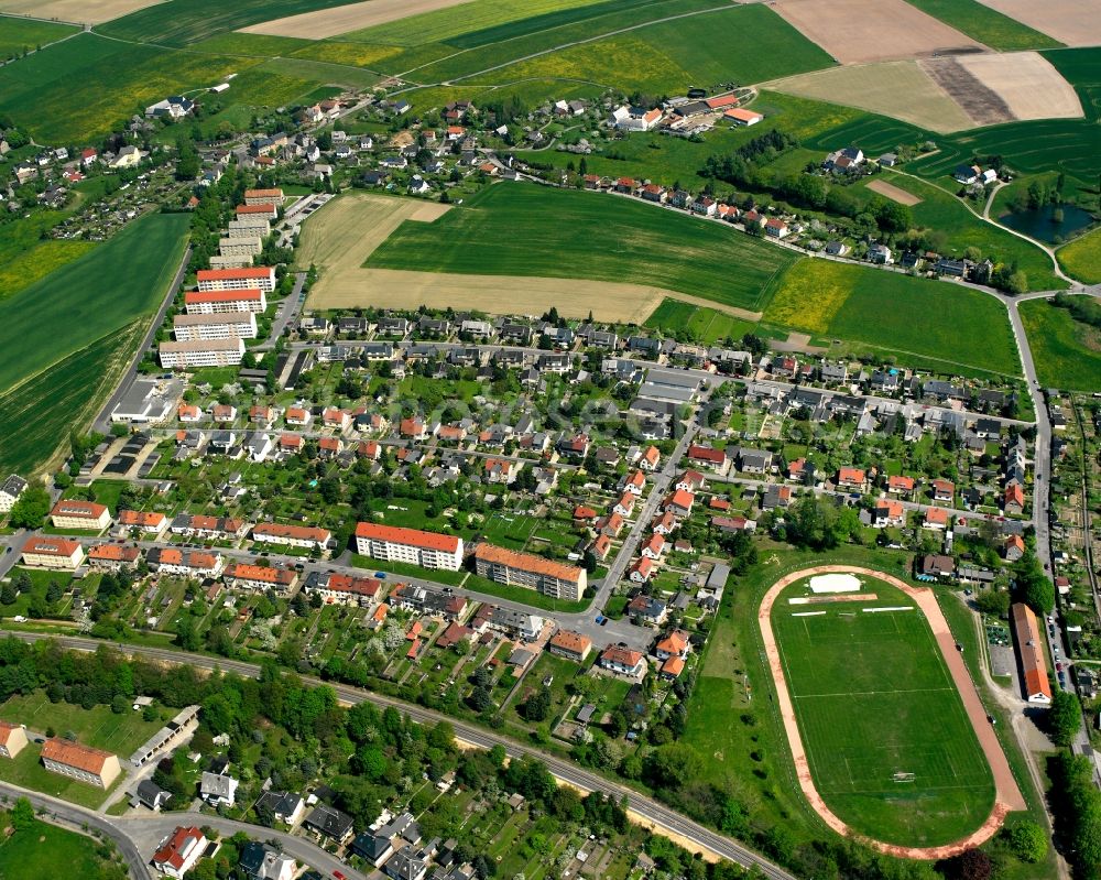 Aerial photograph Mohsdorf - Agricultural land and field boundaries surround the settlement area of the village in Mohsdorf in the state Saxony, Germany