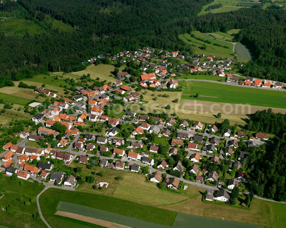 Monakam from the bird's eye view: Agricultural land and field boundaries surround the settlement area of the village in Monakam in the state Baden-Wuerttemberg, Germany