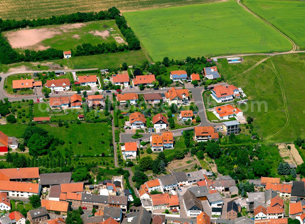 Aerial photograph Mörsfeld - Agricultural land and field boundaries surround the settlement area of the village in Mörsfeld in the state Rhineland-Palatinate, Germany