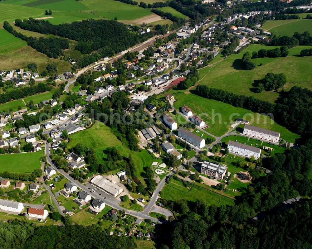 Mulda/Sachsen from the bird's eye view: Agricultural land and field boundaries surround the settlement area of the village in Mulda/Sachsen in the state Saxony, Germany