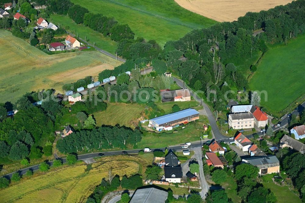 Aerial photograph Neuböhla - Agricultural land and field boundaries surround the settlement area of the village in Neuboehla in the state Saxony, Germany