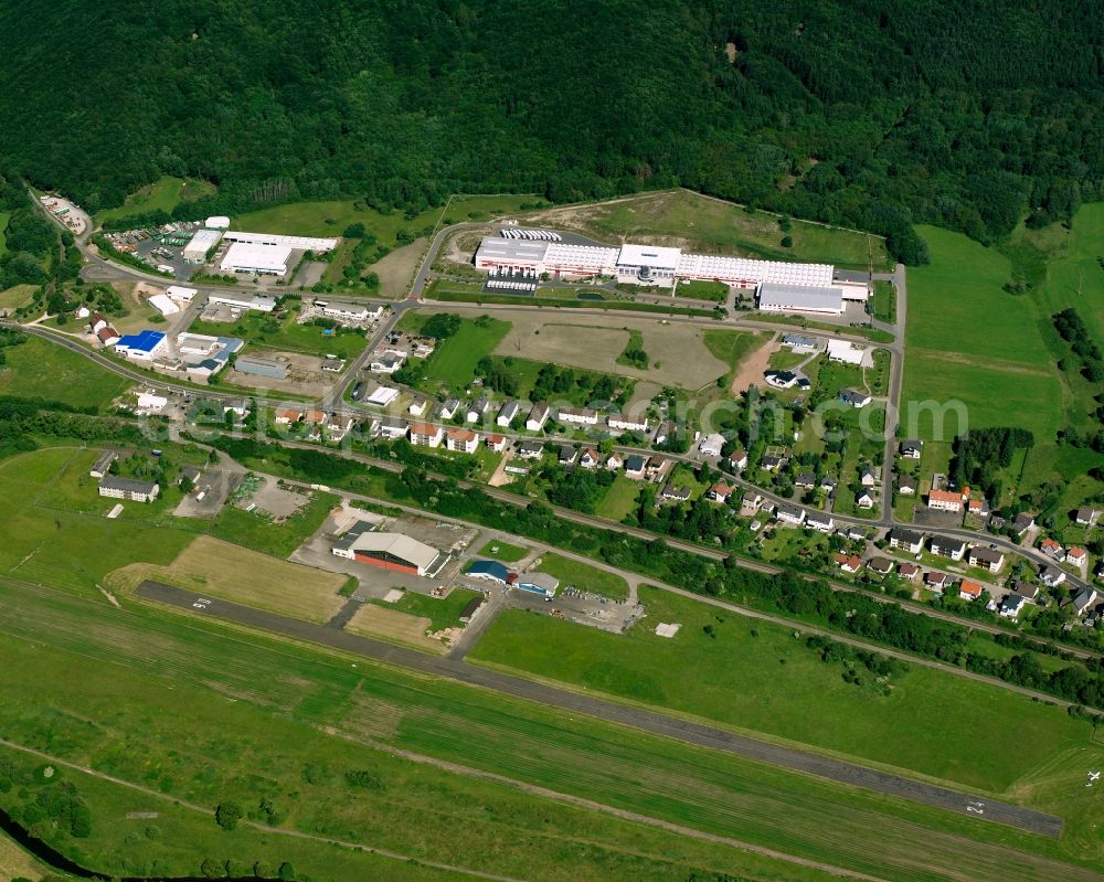 Aerial photograph Neubrücke - Agricultural land and field boundaries surround the settlement area of the village in Neubrücke in the state Rhineland-Palatinate, Germany