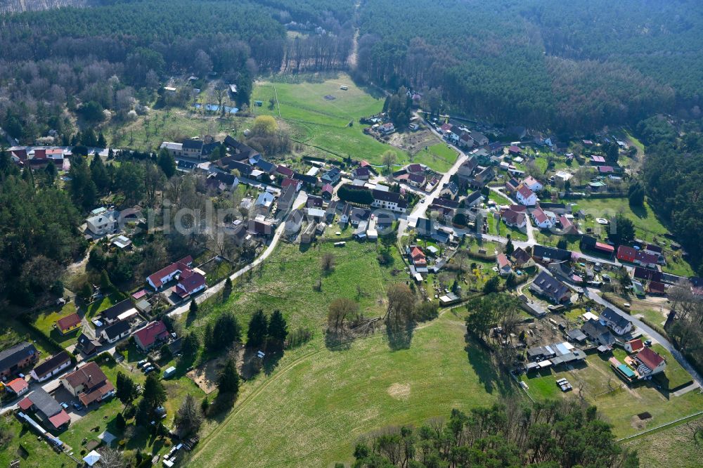 Neuehütten from the bird's eye view: Agricultural land and field boundaries surround the settlement area of the village in Neuehütten in the state Brandenburg, Germany