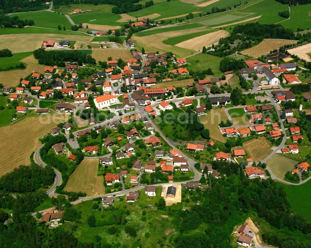 Aerial photograph Neurandsberg - Agricultural land and field boundaries surround the settlement area of the village in Neurandsberg in the state Bavaria, Germany