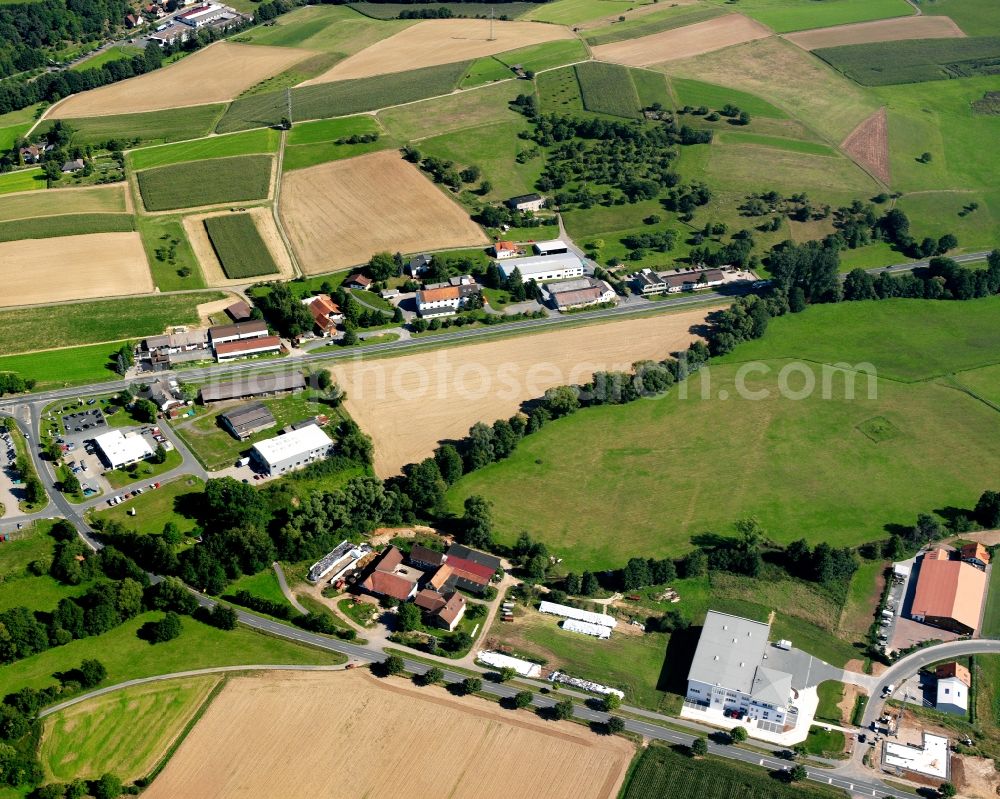 Nieder-Kainsbach from the bird's eye view: Agricultural land and field boundaries surround the settlement area of the village in Nieder-Kainsbach in the state Hesse, Germany