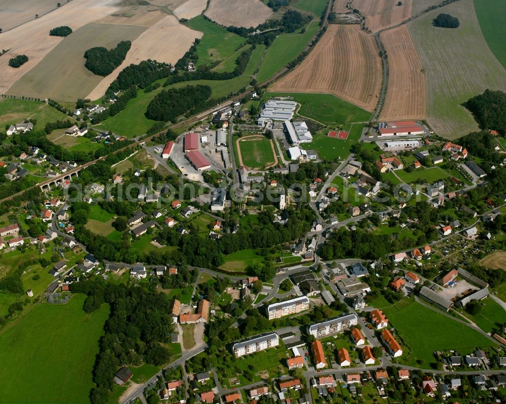 Aerial image Niederbobritzsch - Agricultural land and field boundaries surround the settlement area of the village in Niederbobritzsch in the state Saxony, Germany