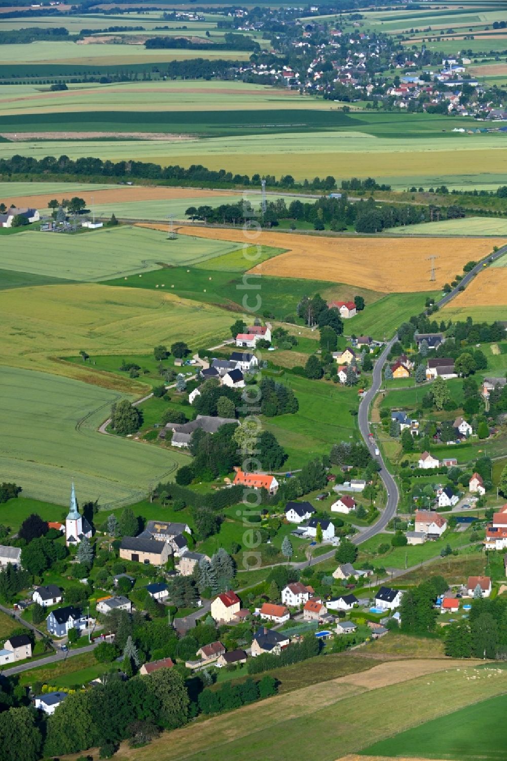 Niederelsdorf from the bird's eye view: Agricultural land and field boundaries surround the settlement area of the village in Niederelsdorf in the state Saxony, Germany