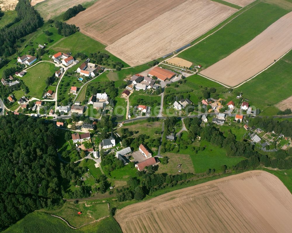 Aerial image Niedersteinbach - Agricultural land and field boundaries surround the settlement area of the village in Niedersteinbach in the state Saxony, Germany