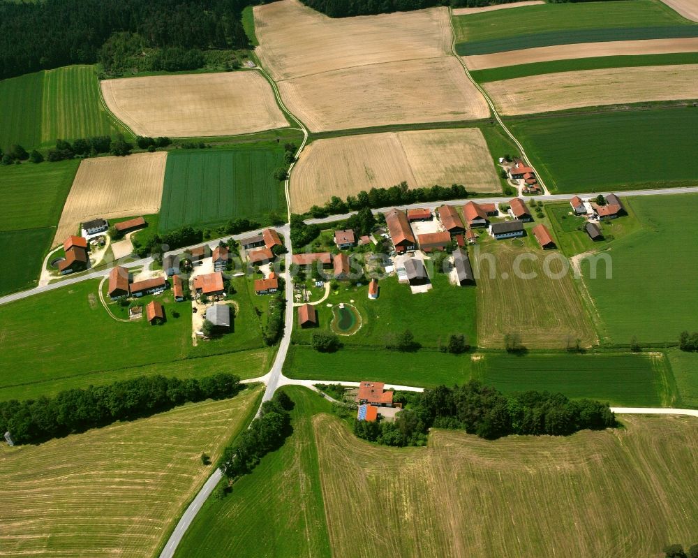 Aerial photograph Niedertrennbach - Agricultural land and field boundaries surround the settlement area of the village in Niedertrennbach in the state Bavaria, Germany