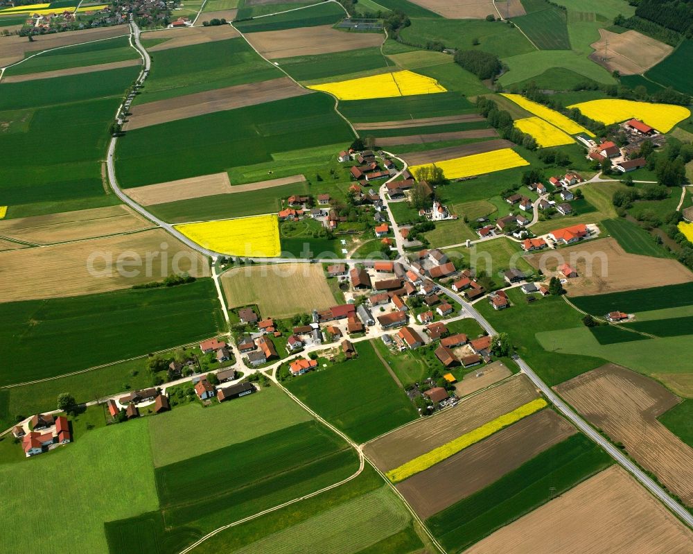 Obergrafendorf from the bird's eye view: Agricultural land and field boundaries surround the settlement area of the village in Obergrafendorf in the state Bavaria, Germany