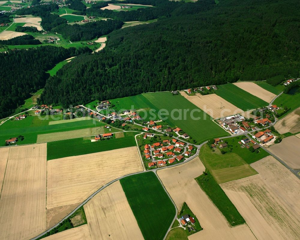 Aerial photograph Oberjulbach - Agricultural land and field boundaries surround the settlement area of the village in Oberjulbach in the state Bavaria, Germany