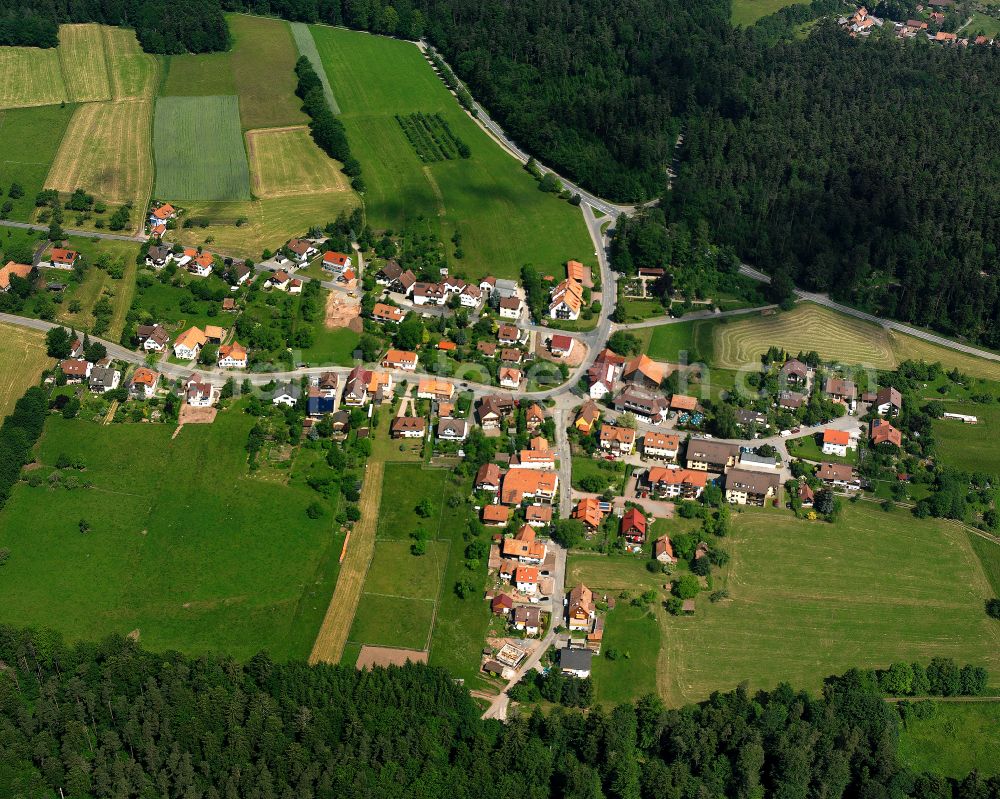 Aerial photograph Oberlengenhardt - Agricultural land and field boundaries surround the settlement area of the village in Oberlengenhardt in the state Baden-Wuerttemberg, Germany