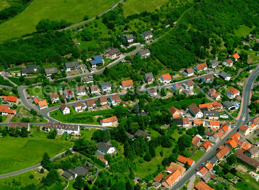 Obermoschel from the bird's eye view: Agricultural land and field boundaries surround the settlement area of the village in Obermoschel in the state Rhineland-Palatinate, Germany