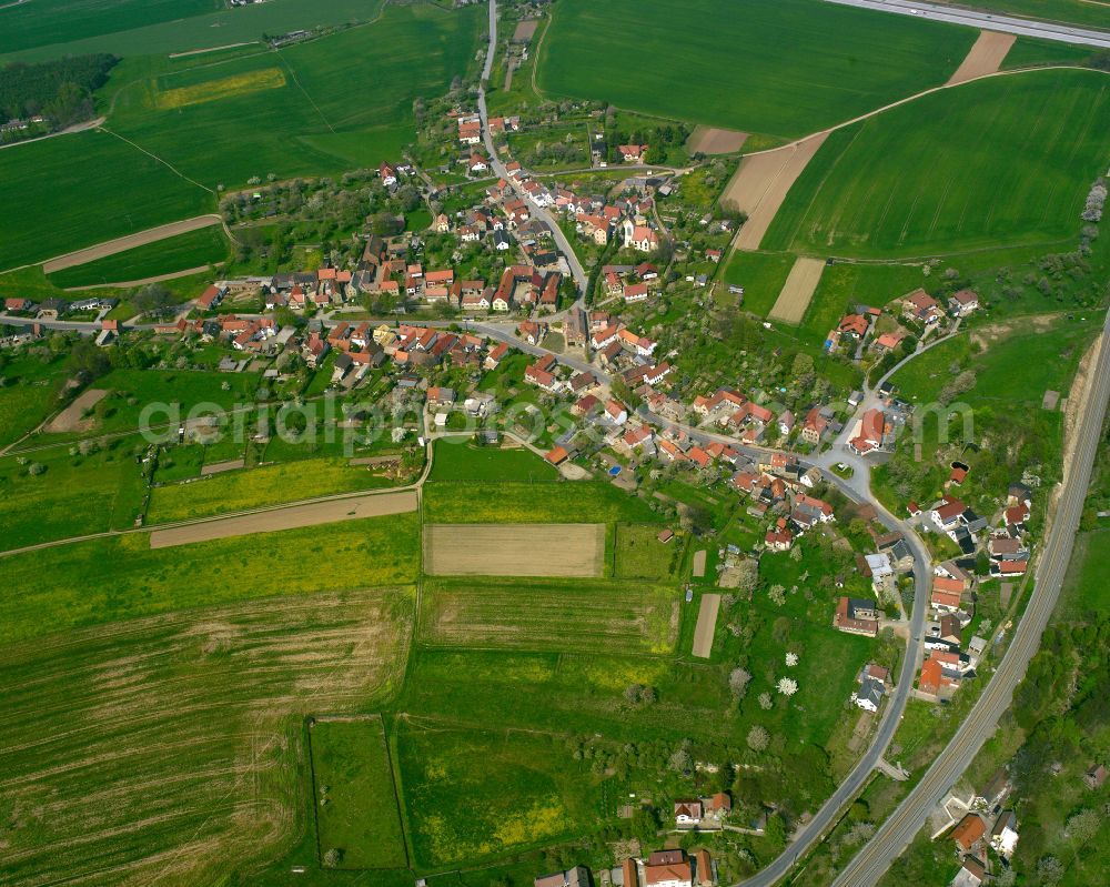 Oberndorf from the bird's eye view: Agricultural land and field boundaries surround the settlement area of the village in Oberndorf in the state Thuringia, Germany