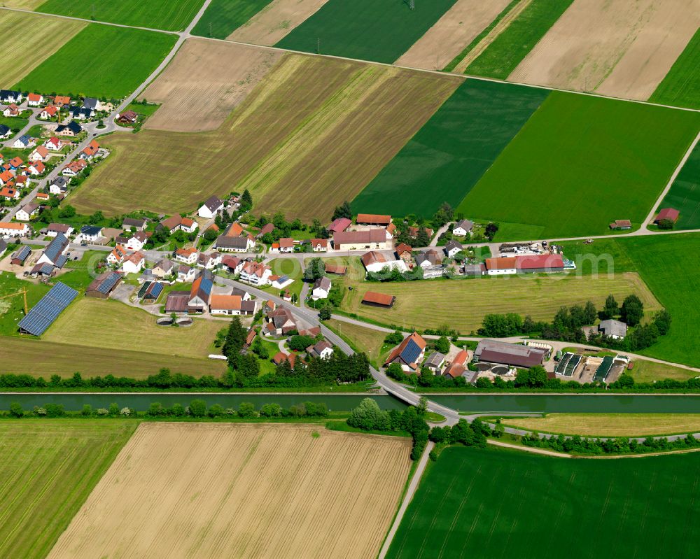 Aerial photograph Oberopfingen - Agricultural land and field boundaries surround the settlement area of the village in Oberopfingen in the state Baden-Wuerttemberg, Germany