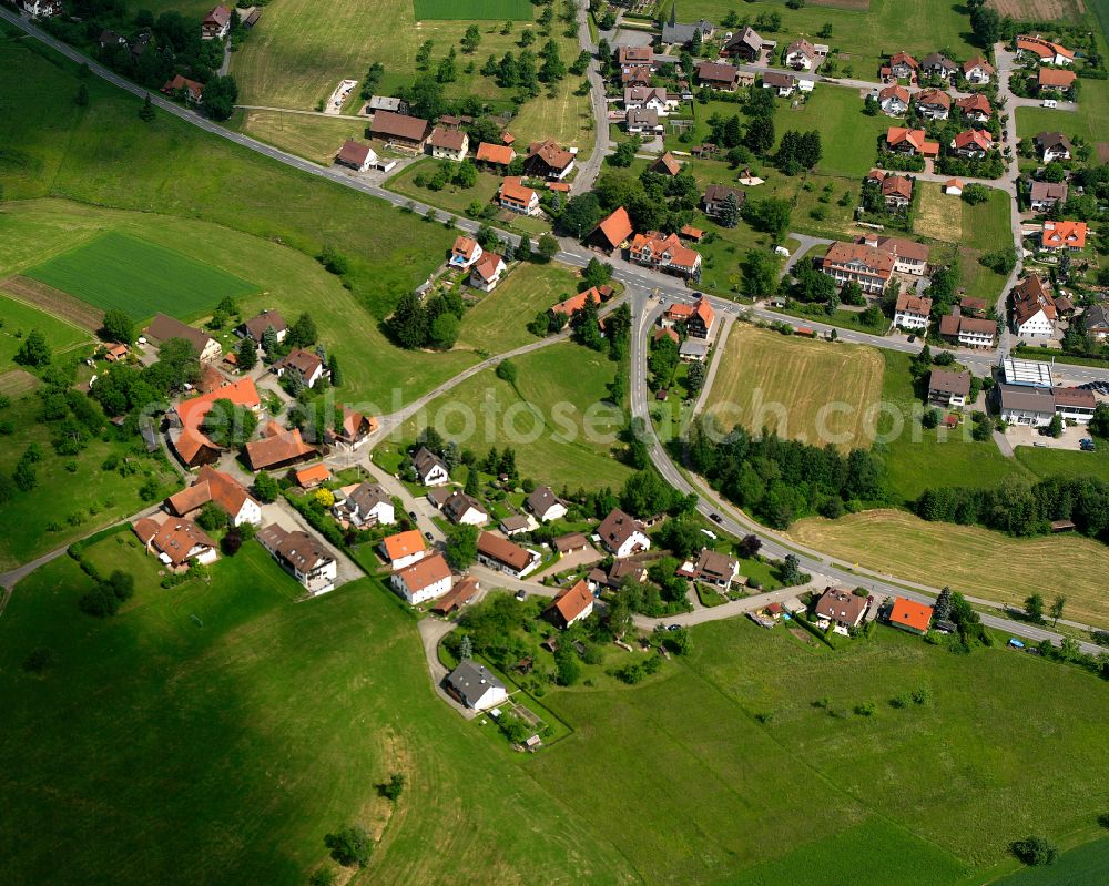 Aerial photograph Oberreichenbach - Agricultural land and field boundaries surround the settlement area of the village in Oberreichenbach in the state Baden-Wuerttemberg, Germany