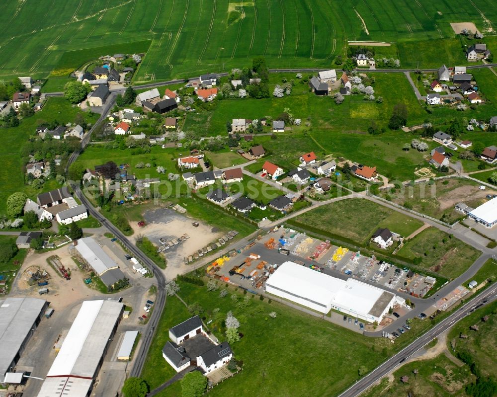 Aerial photograph Oberrossau - Agricultural land and field boundaries surround the settlement area of the village in Oberrossau in the state Saxony, Germany