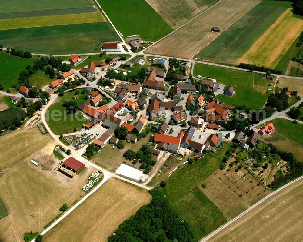 Aerial photograph Oberschönbronn - Agricultural land and field boundaries surround the settlement area of the village in Oberschönbronn in the state Bavaria, Germany