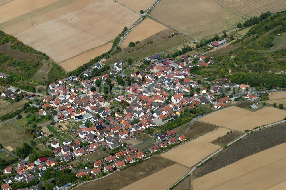 Aerial photograph Obersfeld - Agricultural land and field boundaries surround the settlement area of the village in Obersfeld in the state Bavaria, Germany