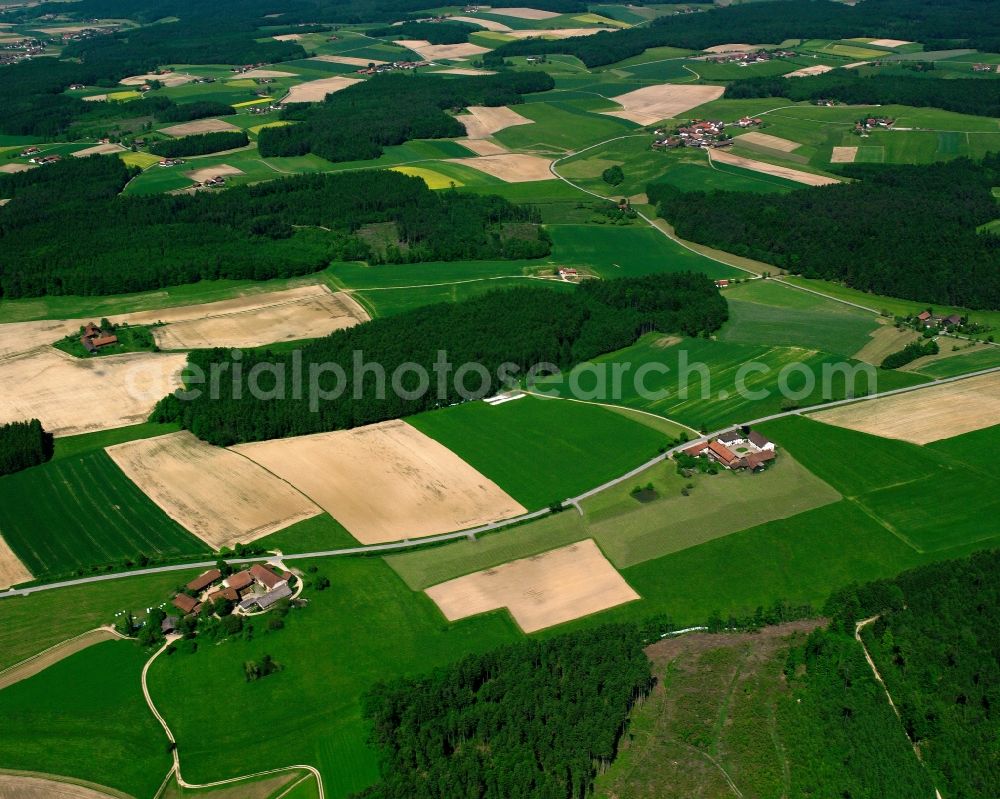 Aerial photograph Oberstadl - Agricultural land and field boundaries surround the settlement area of the village in Oberstadl in the state Bavaria, Germany