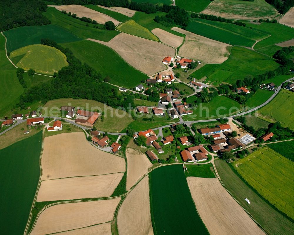 Aerial photograph Obertattenbach - Agricultural land and field boundaries surround the settlement area of the village in Obertattenbach in the state Bavaria, Germany