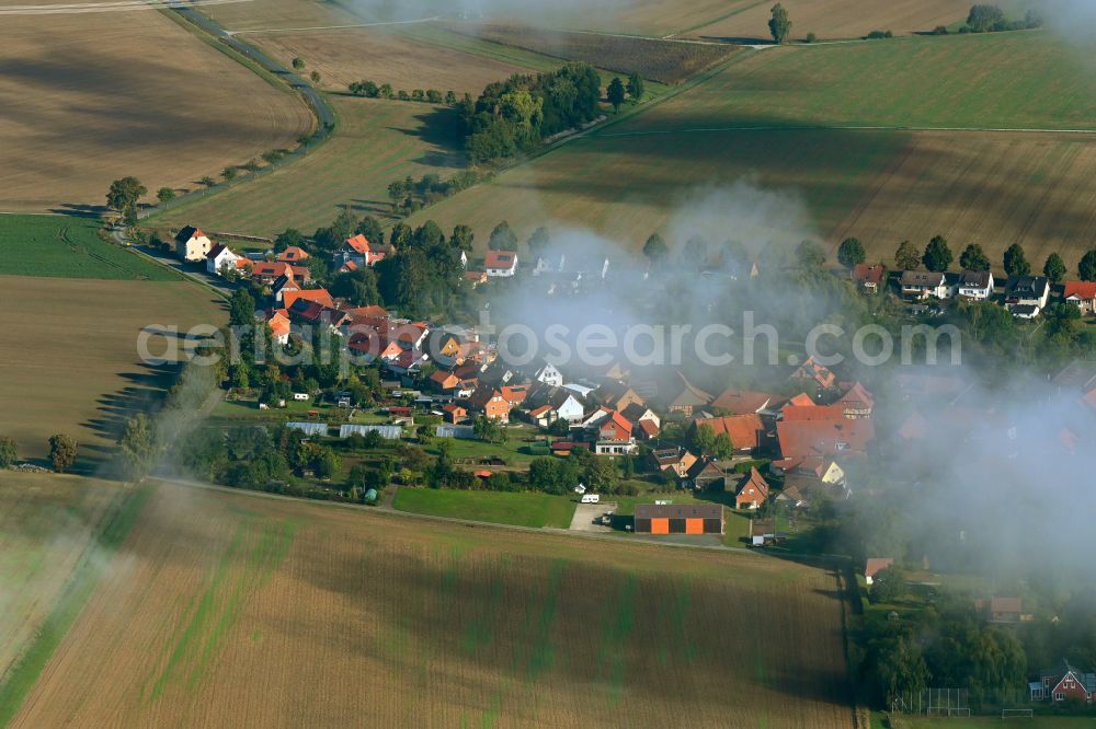 Aerial photograph Orxhausen - Agricultural land and field boundaries surround the settlement area of the village in Orxhausen in the state Lower Saxony, Germany