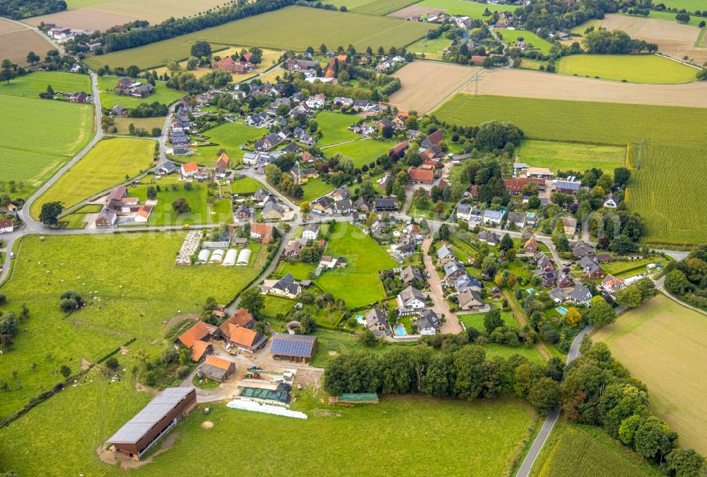 Osttünnen from the bird's eye view: Agricultural land and field boundaries surround the settlement area of the village in Osttünnen in the state North Rhine-Westphalia, Germany