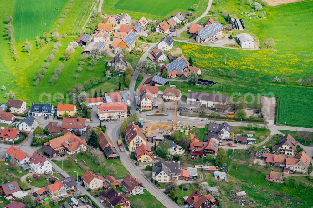 Aerial photograph Ottoschwanden - Agricultural land and field boundaries surround the settlement area of the village in Ottoschwanden in the state Baden-Wuerttemberg, Germany