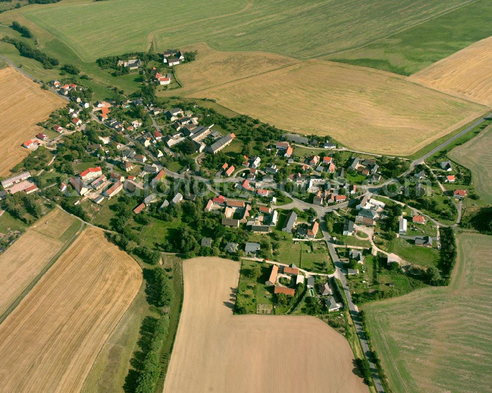 Aerial photograph Paitzdorf - Agricultural land and field boundaries surround the settlement area of the village in Paitzdorf in the state Thuringia, Germany