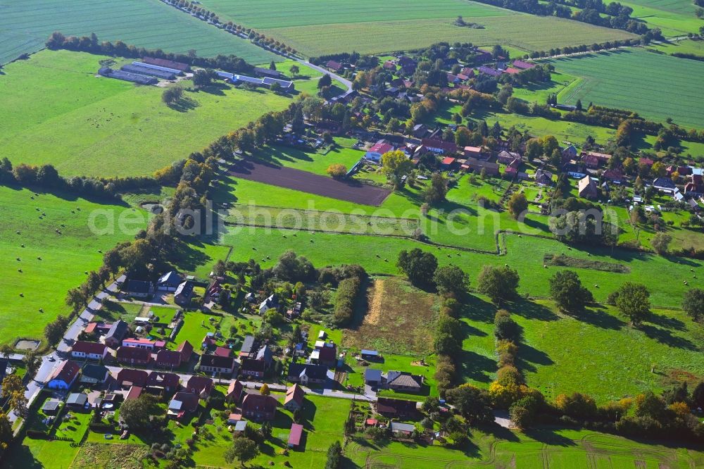 Aerial photograph Perdöhl - Agricultural land and field boundaries surround the settlement area of the village in Perdoehl in the state Mecklenburg - Western Pomerania, Germany