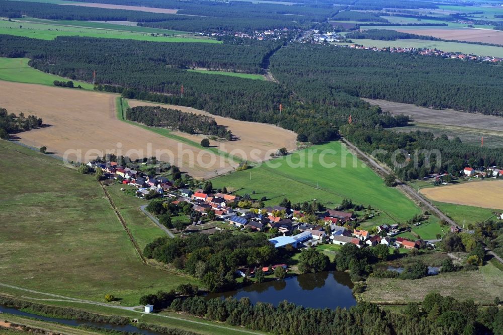 Aerial photograph Premsendorf - Agricultural land and field boundaries surround the settlement area of the village in Premsendorf in the state Saxony-Anhalt, Germany